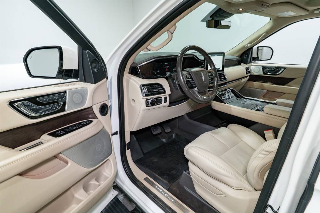 2021 Lincoln Navigator Image 13