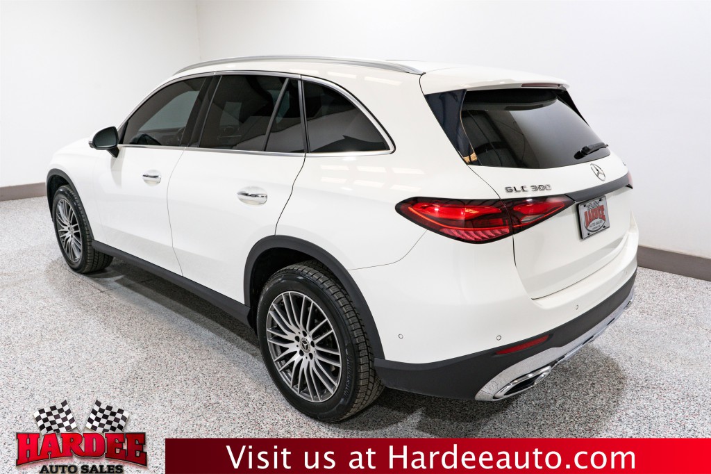 2023 Mercedes-Benz GLC-Class Image 3