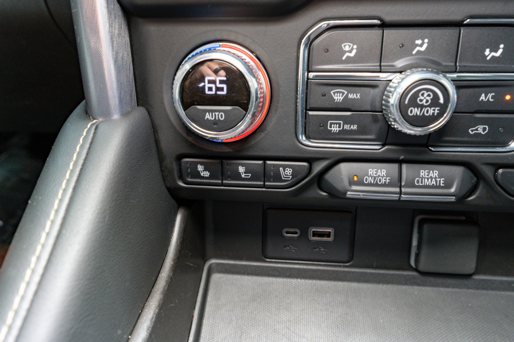 2021 GMC Yukon Image 24
