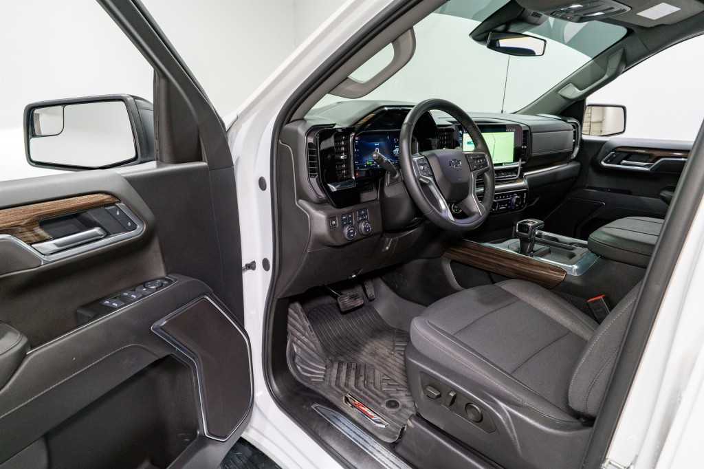 2025 Chevrolet Silverado 1500 Image 13