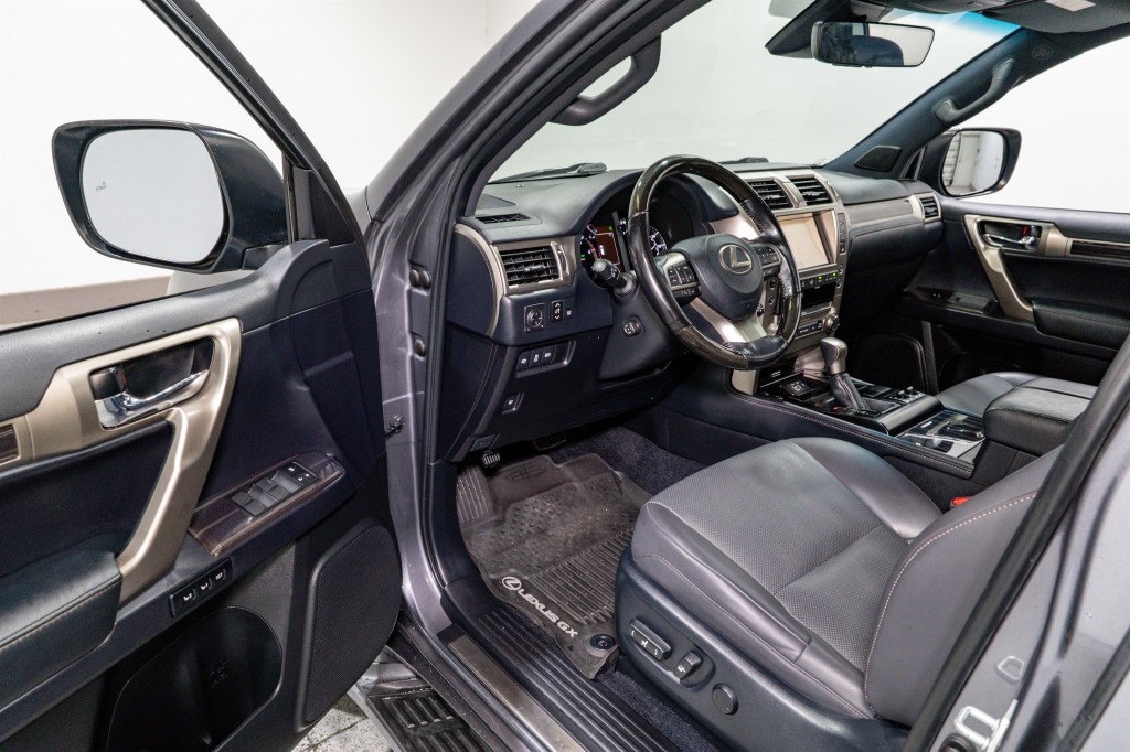 2020 Lexus GX Image 12