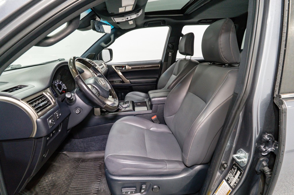 2020 Lexus GX Image 16