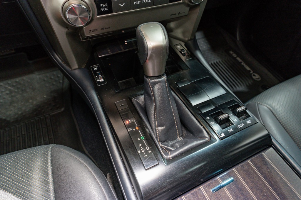 2020 Lexus GX Image 25