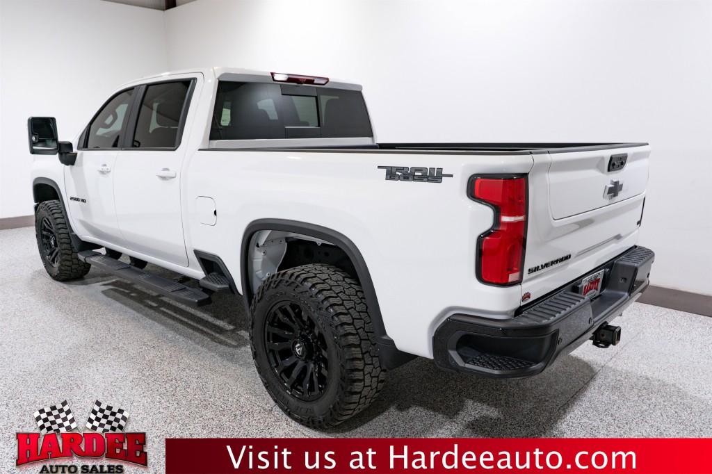 2025 Chevrolet Silverado 1500 Image 3
