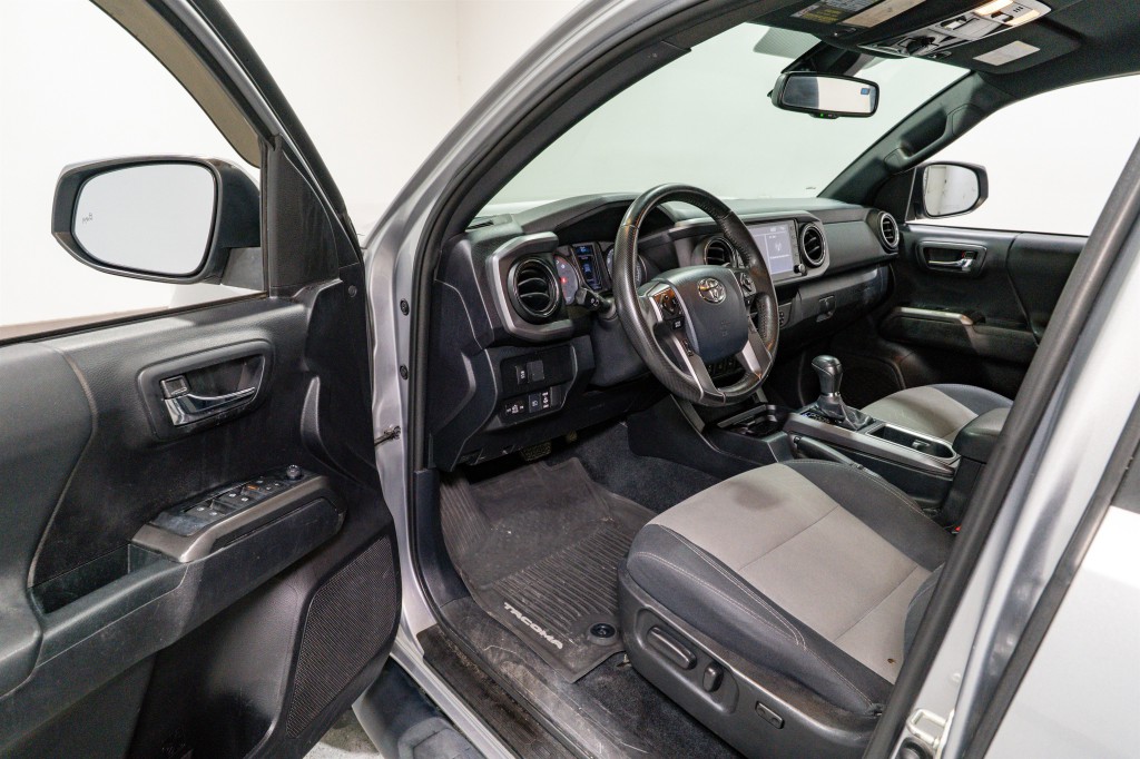 2020 Toyota Tacoma Image 14