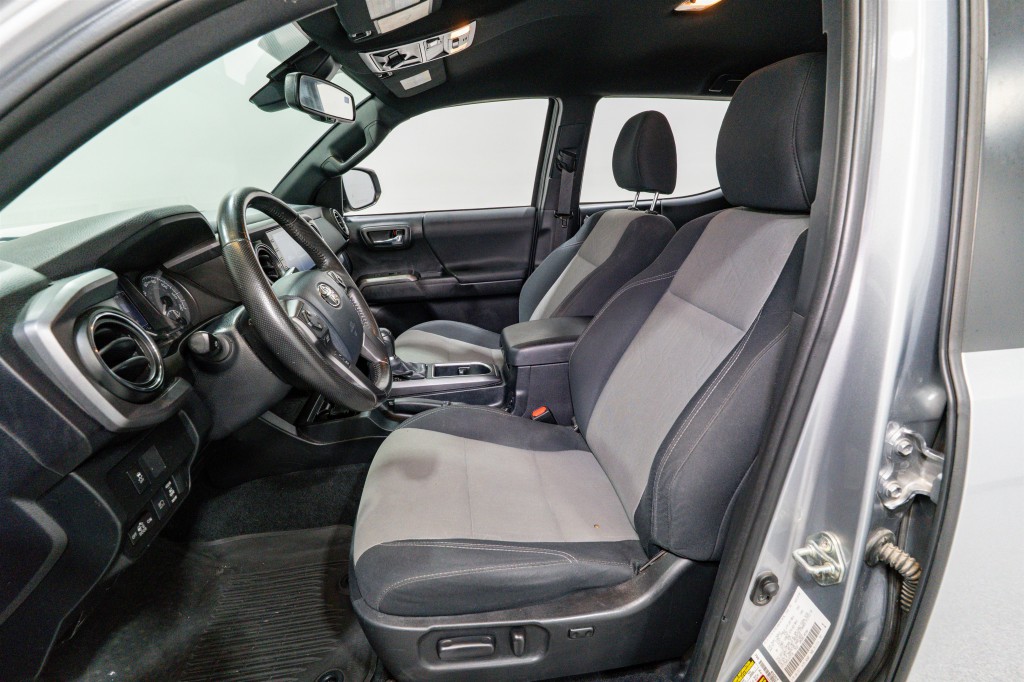 2020 Toyota Tacoma Image 16