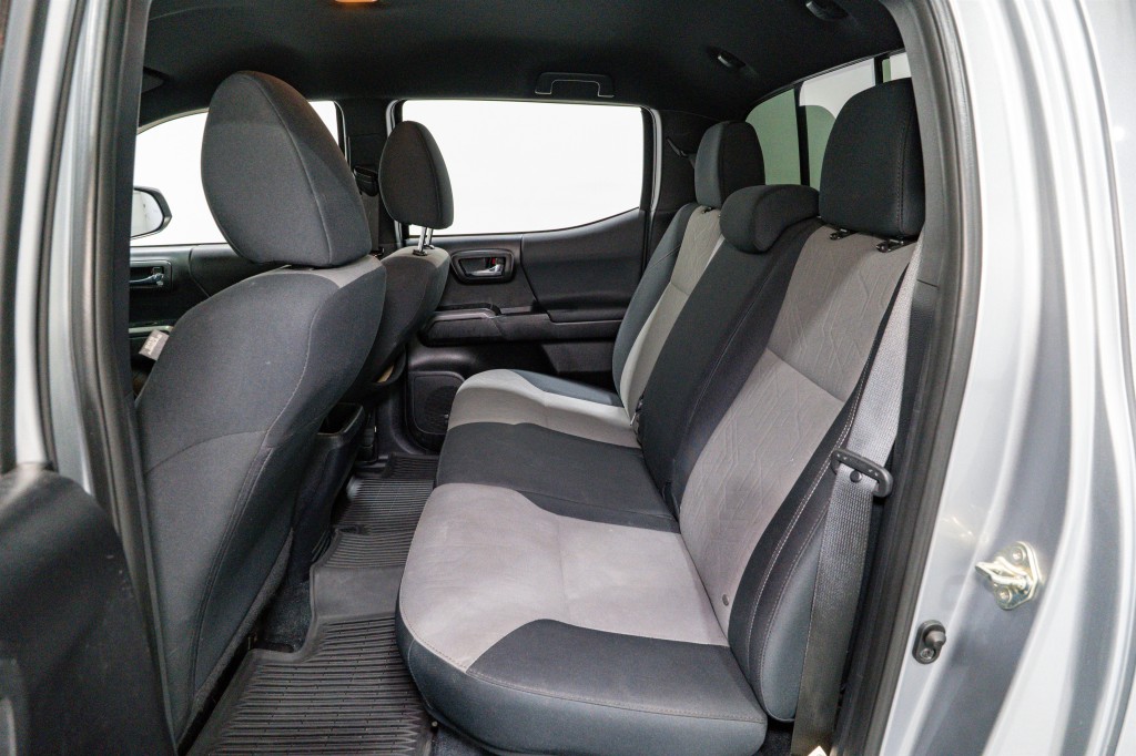 2020 Toyota Tacoma Image 32