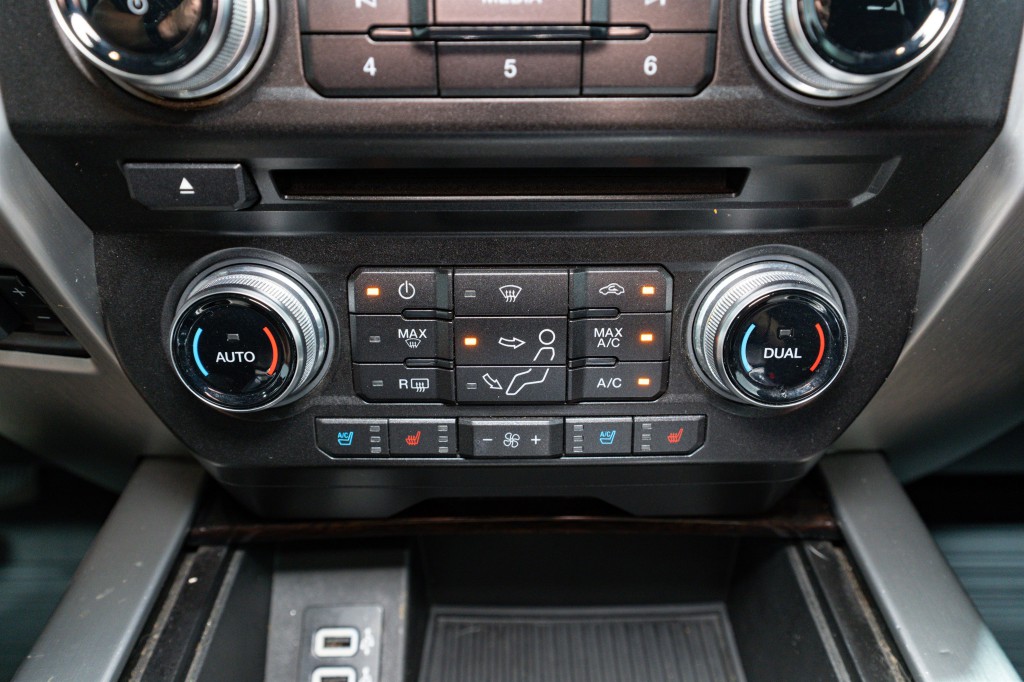 2017 Ford F-350 Image 31