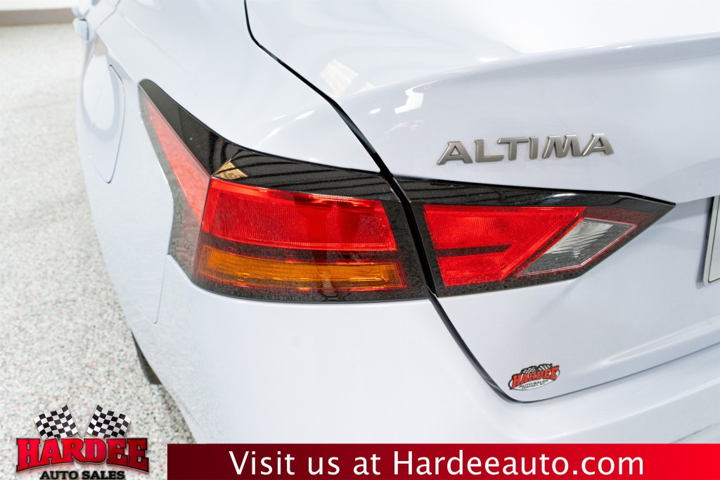 2024 Nissan Altima Image 9