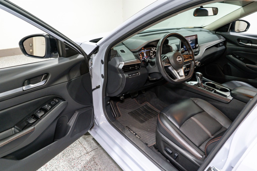 2024 Nissan Altima Image 12