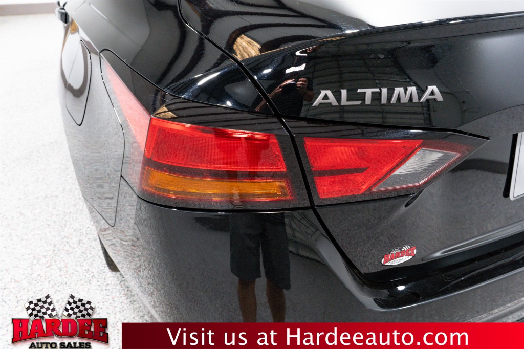 2024 Nissan Altima Image 9