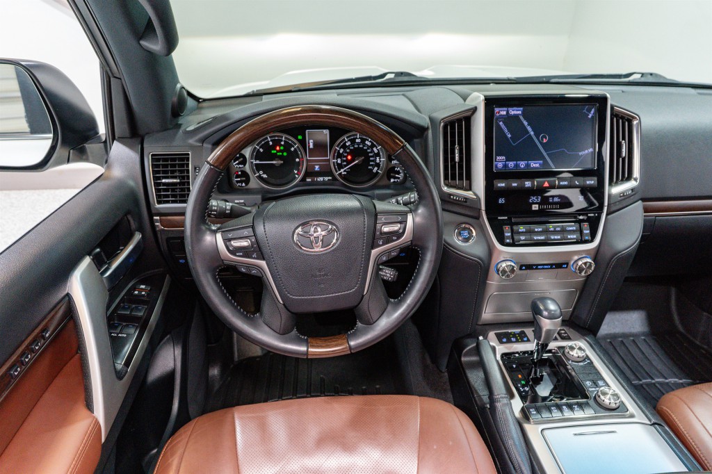 2021 Toyota Land Cruiser Image 11