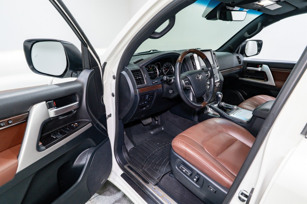 2021 Toyota Land Cruiser Image 12