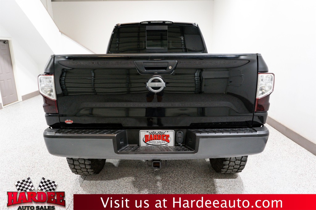2017 Nissan Titan Image 4