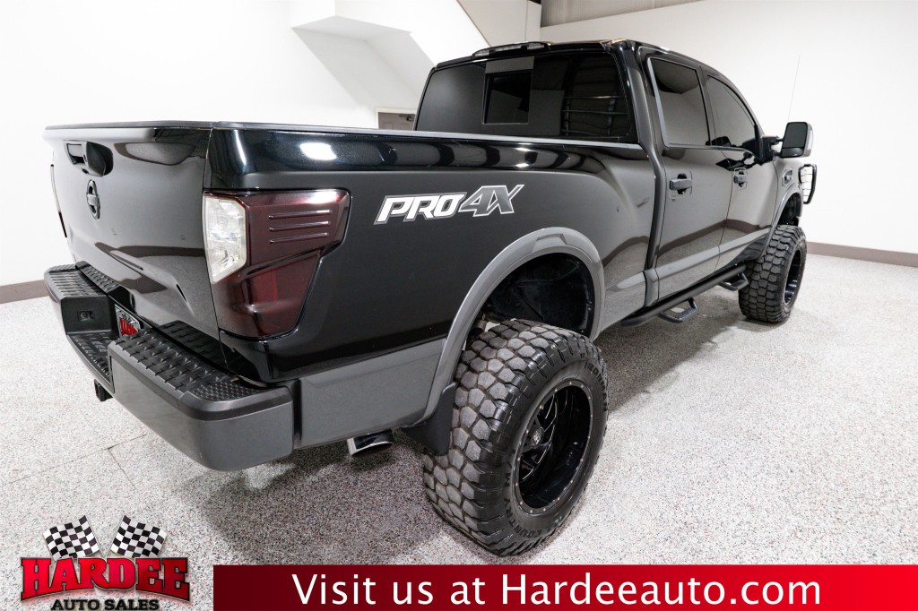 2017 Nissan Titan Image 5
