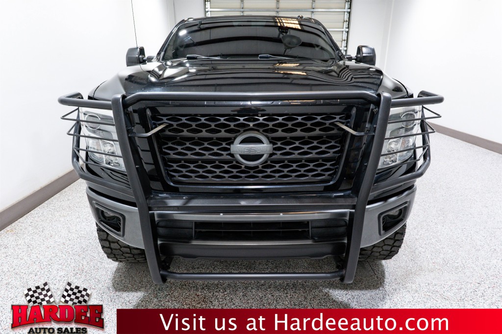 2017 Nissan Titan Image 7
