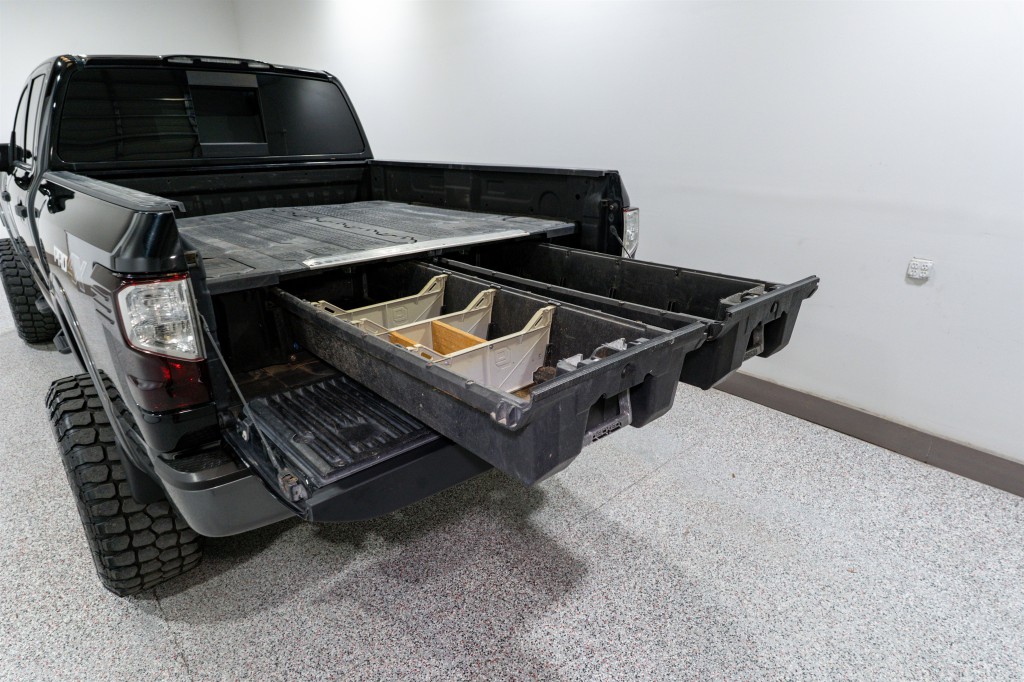 2017 Nissan Titan Image 12