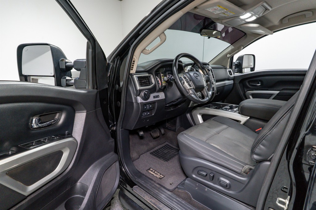 2017 Nissan Titan Image 14