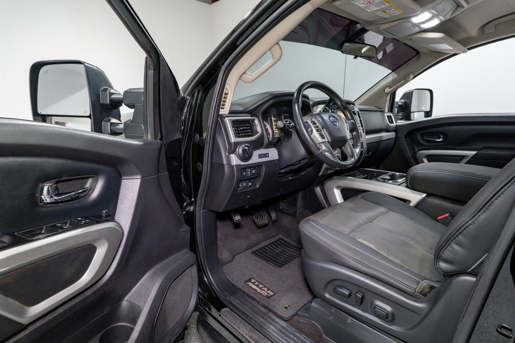 2017 Nissan Titan Image 17