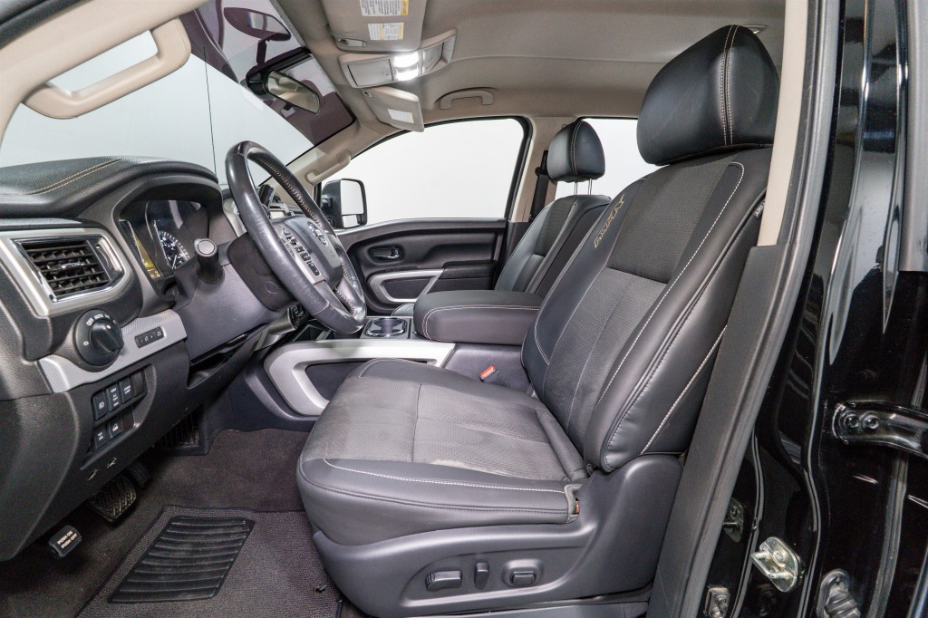 2017 Nissan Titan Image 18