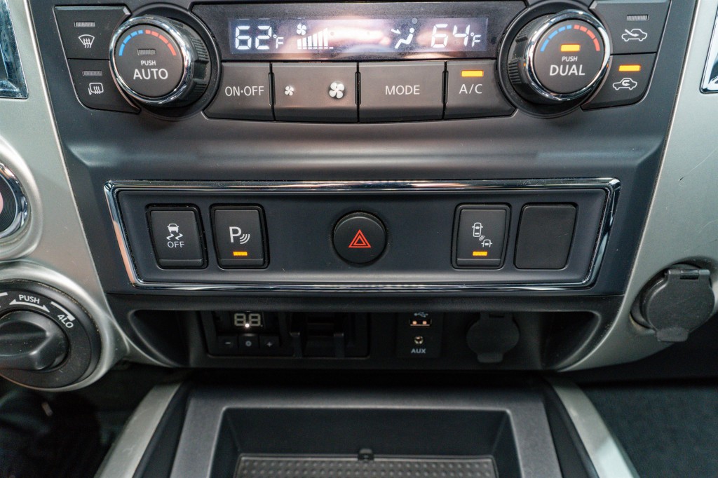 2017 Nissan Titan Image 24