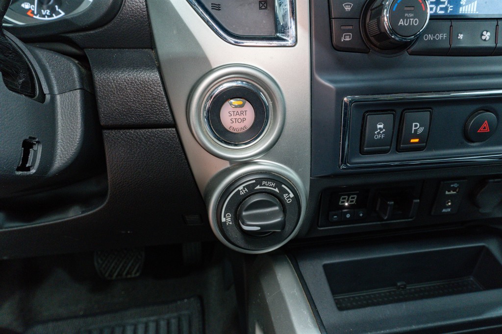 2017 Nissan Titan Image 26