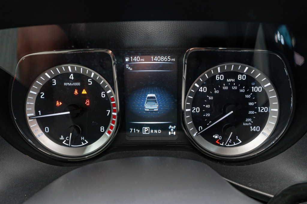 2017 Nissan Titan Image 27