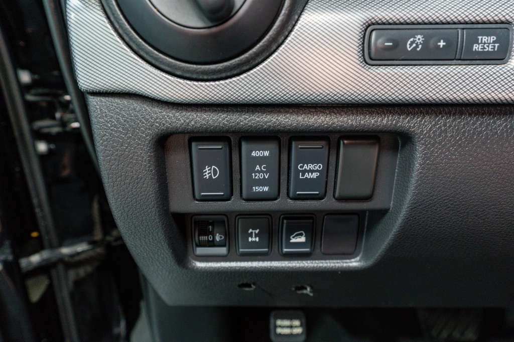 2017 Nissan Titan Image 33