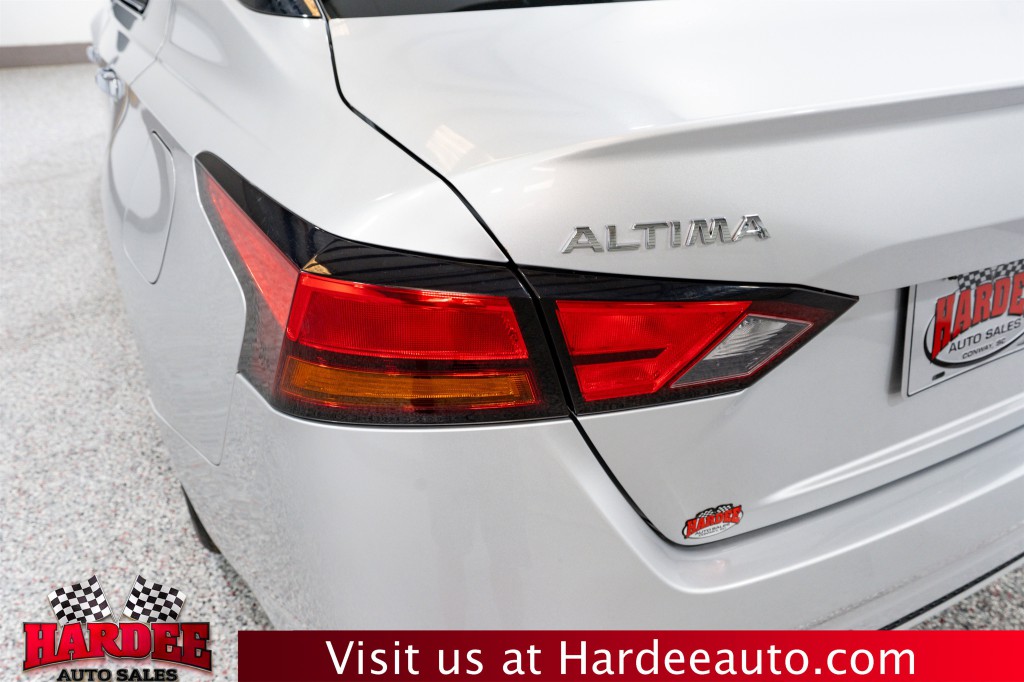 2019 Nissan Altima Image 9