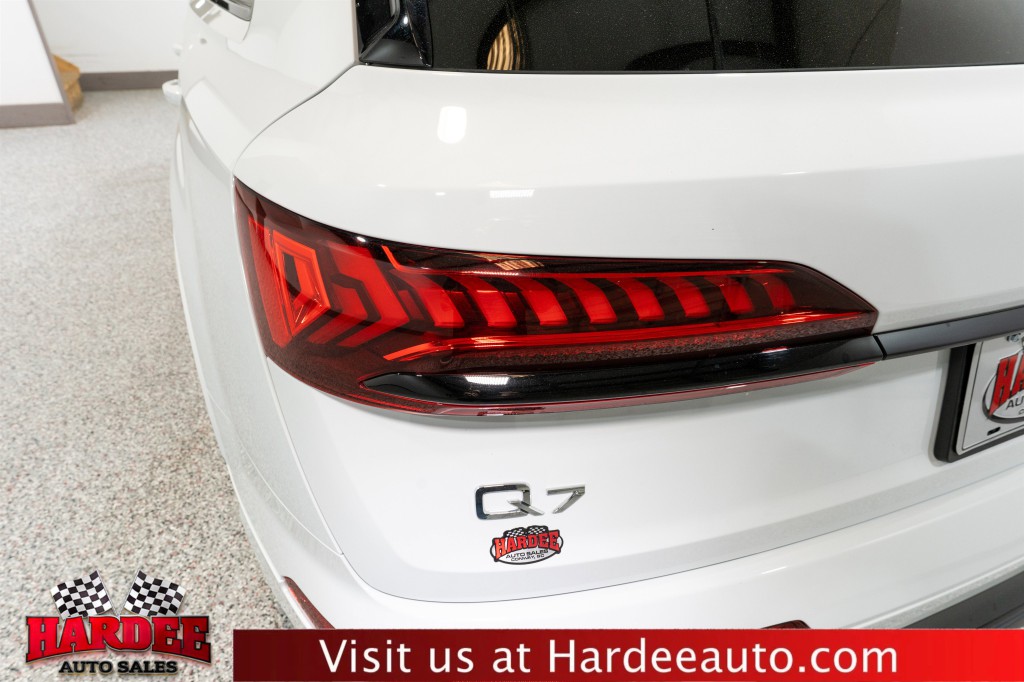 2022 Audi Q7 Image 9