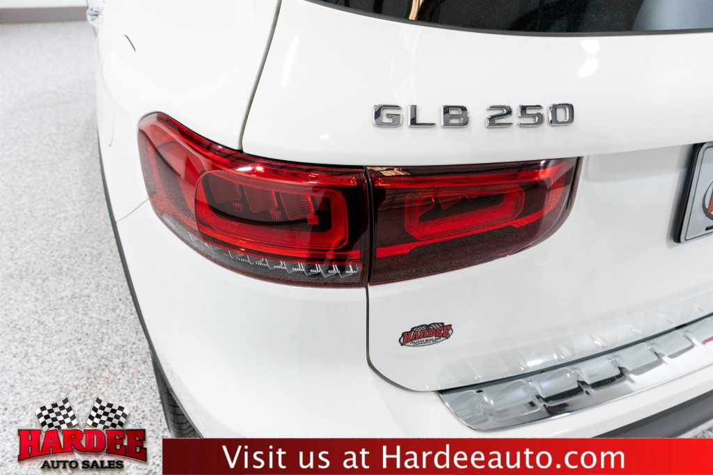 2022 Mercedes-Benz GLB Image 9