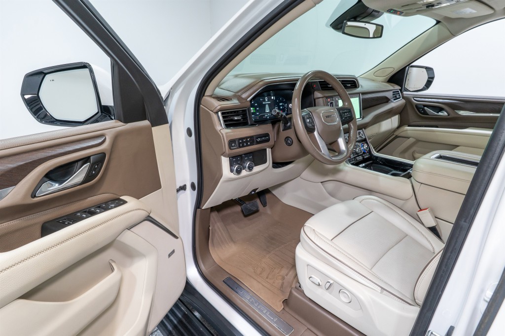 2023 GMC Yukon Image 13