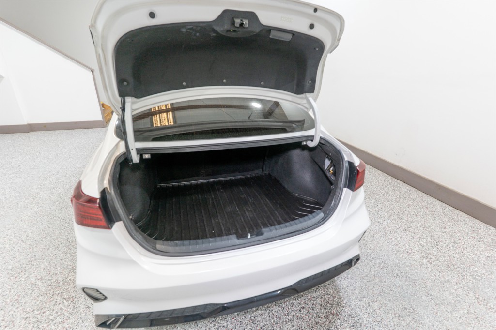 2023 Kia Forte Image 32