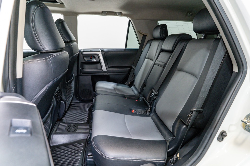 2022 Toyota 4Runner Image 32
