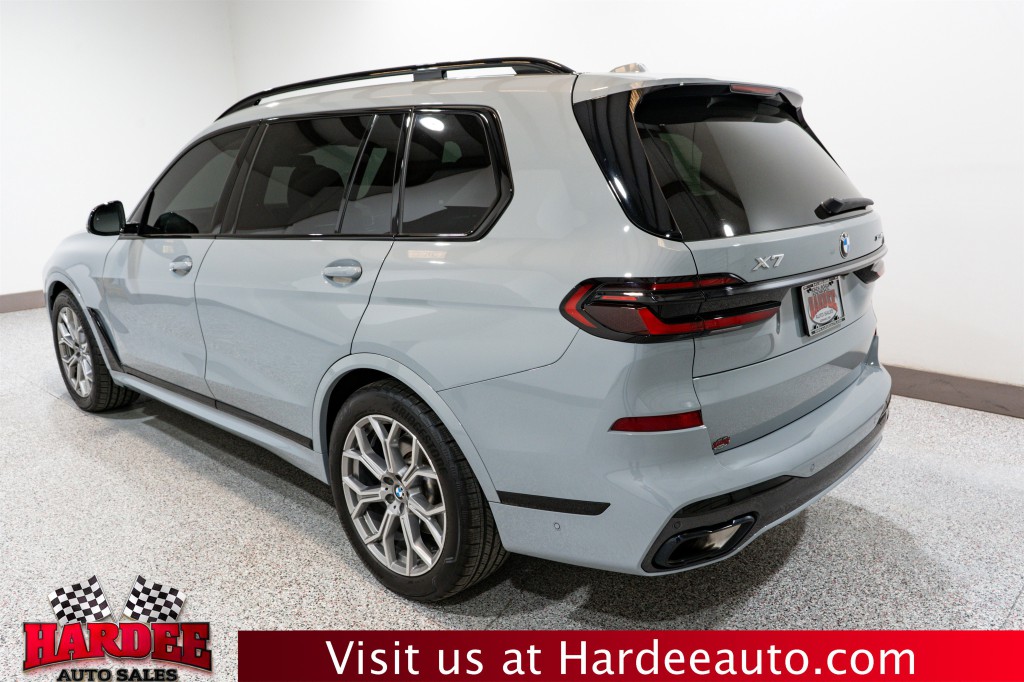 2024 BMW X7 Image 3