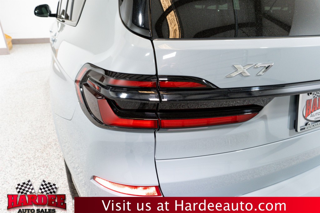 2024 BMW X7 Image 9