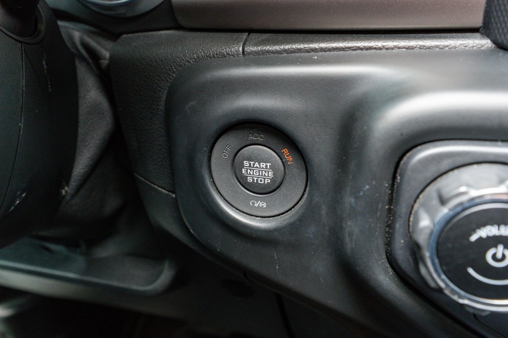 2020 Jeep Gladiator Image 32