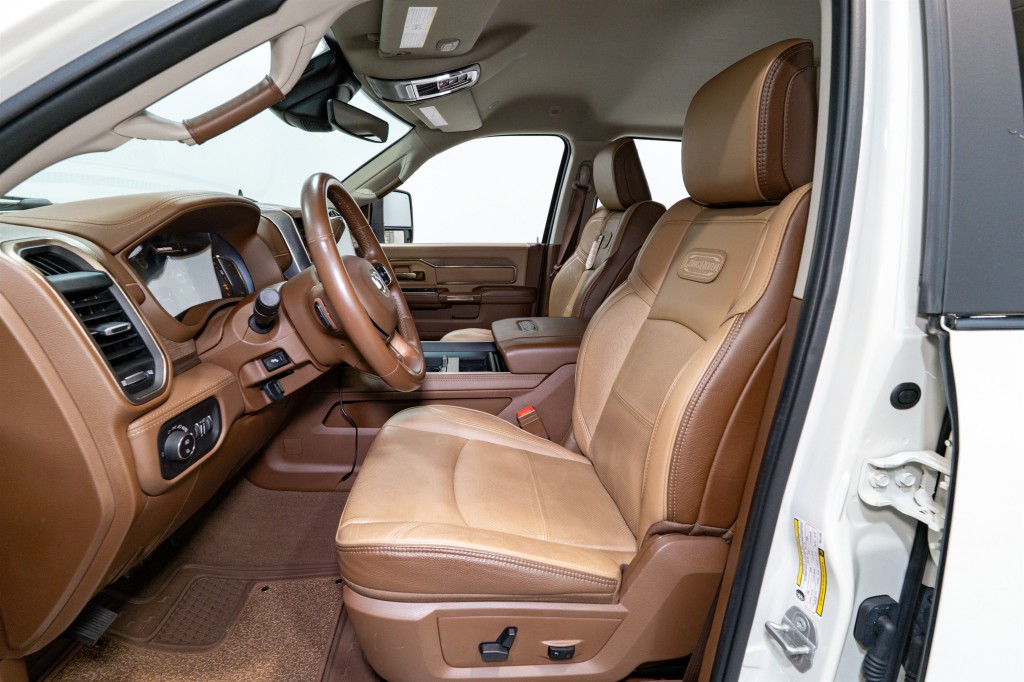 2023 RAM 3500 Image 19