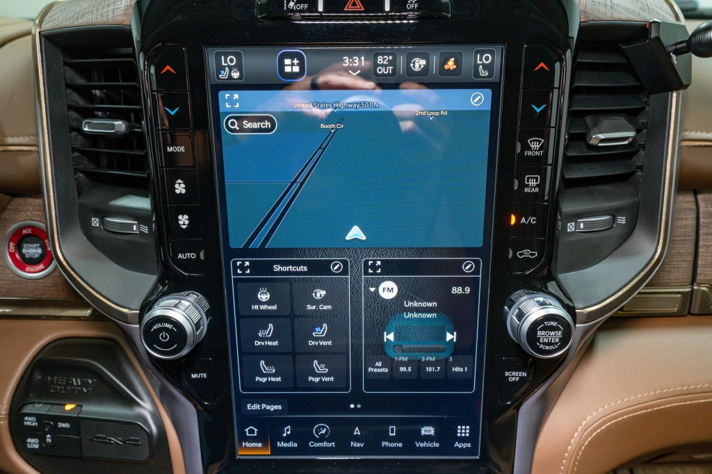 2023 RAM 3500 Image 21