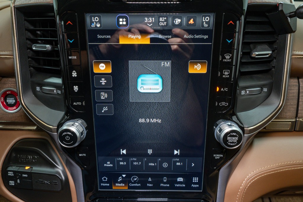 2023 RAM 3500 Image 22