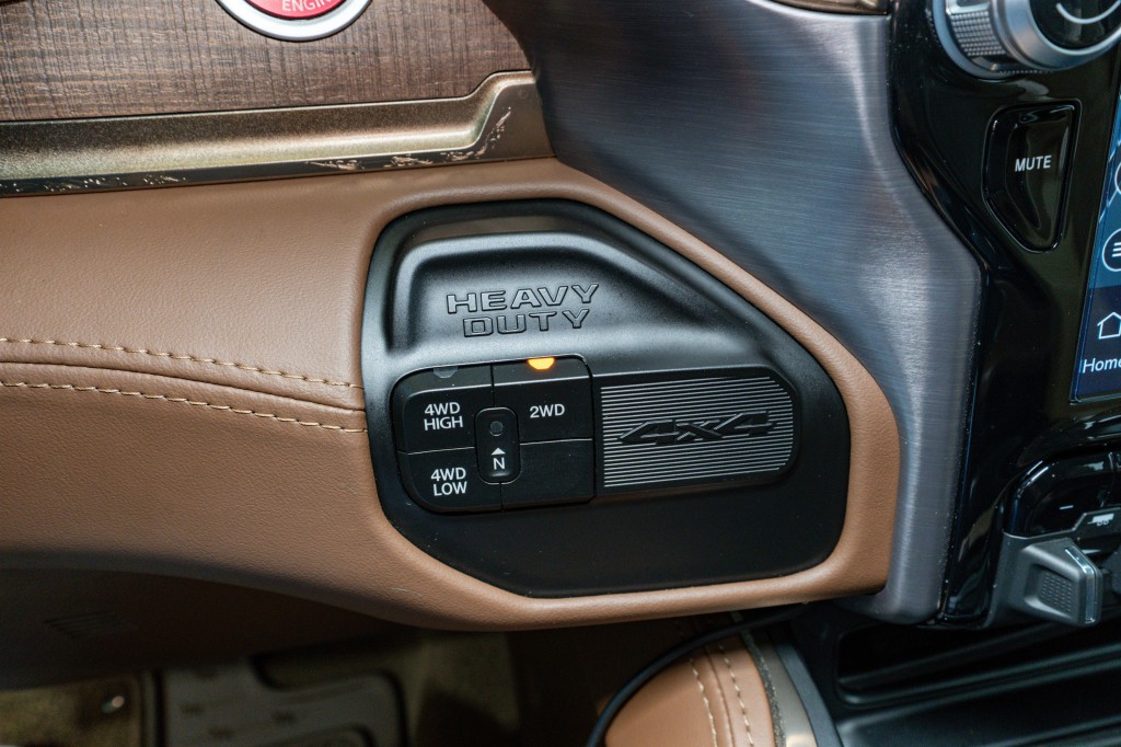 2023 RAM 3500 Image 27