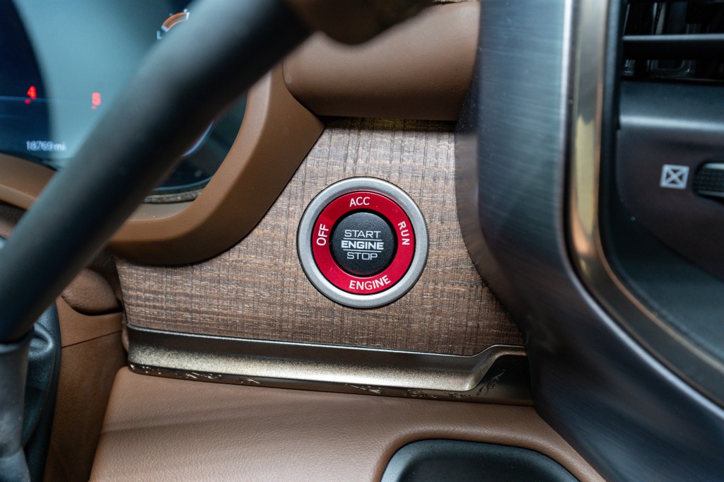 2023 RAM 3500 Image 33