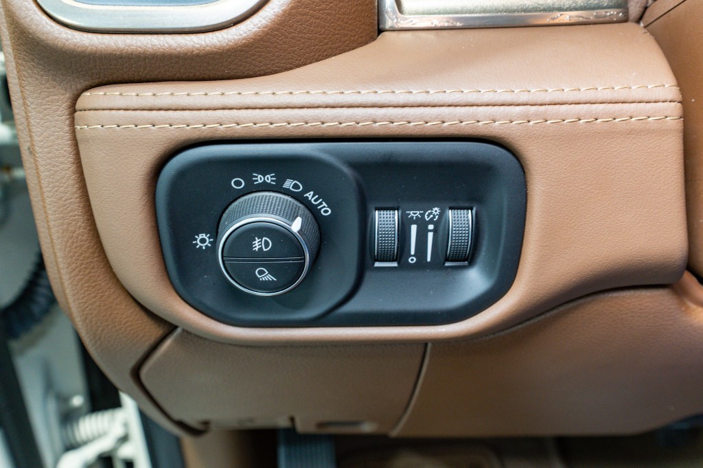 2023 RAM 3500 Image 34