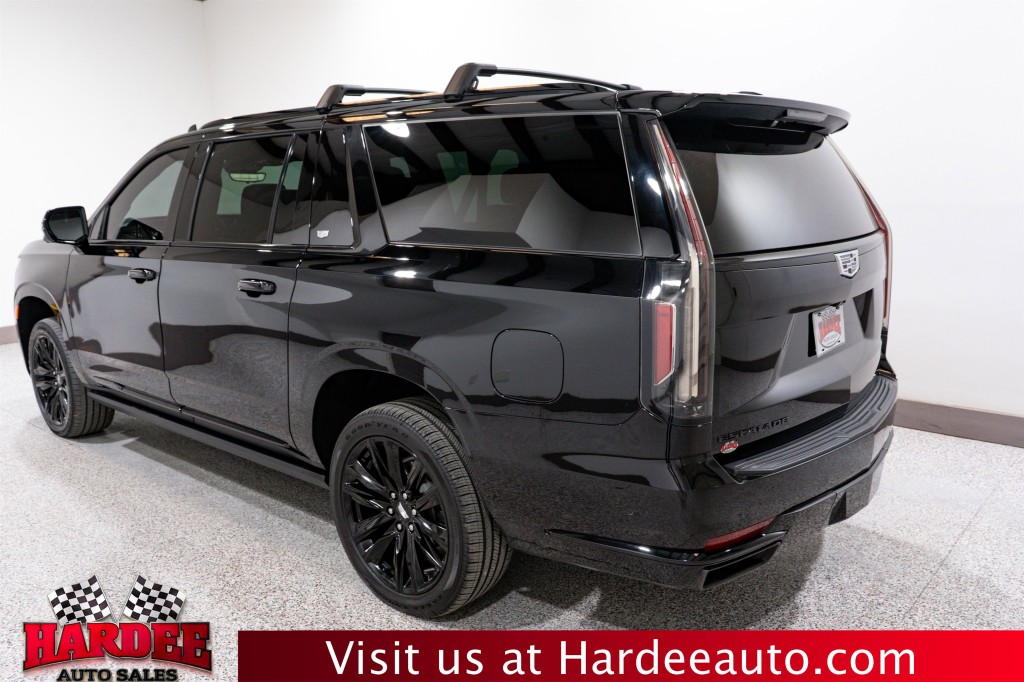 2023 Cadillac Escalade Image 3
