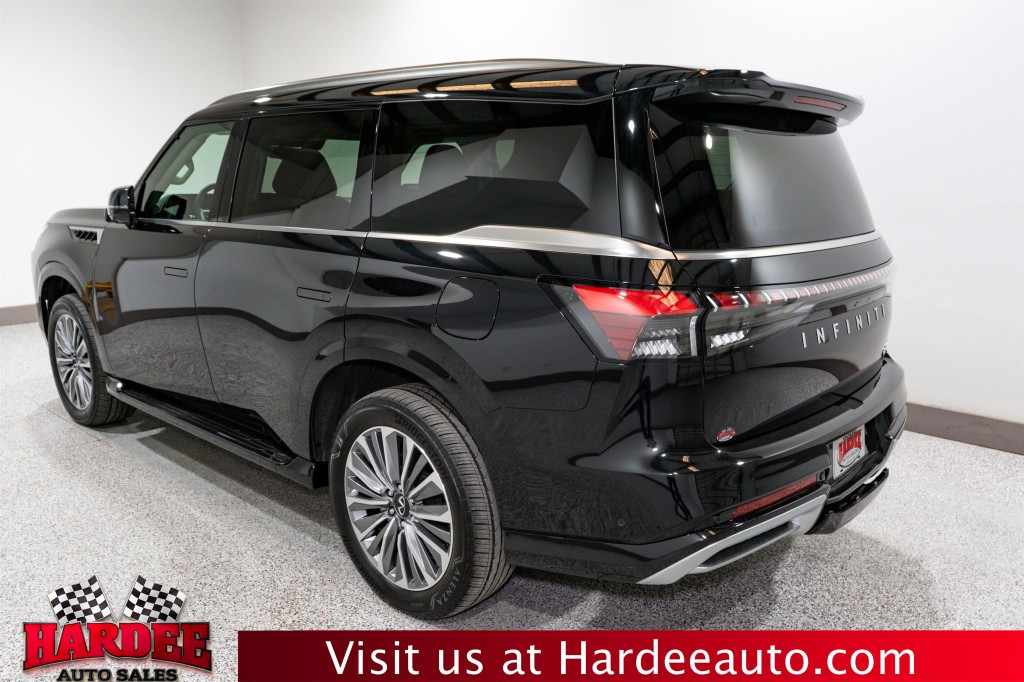 2025 INFINITI QX80 Image 3