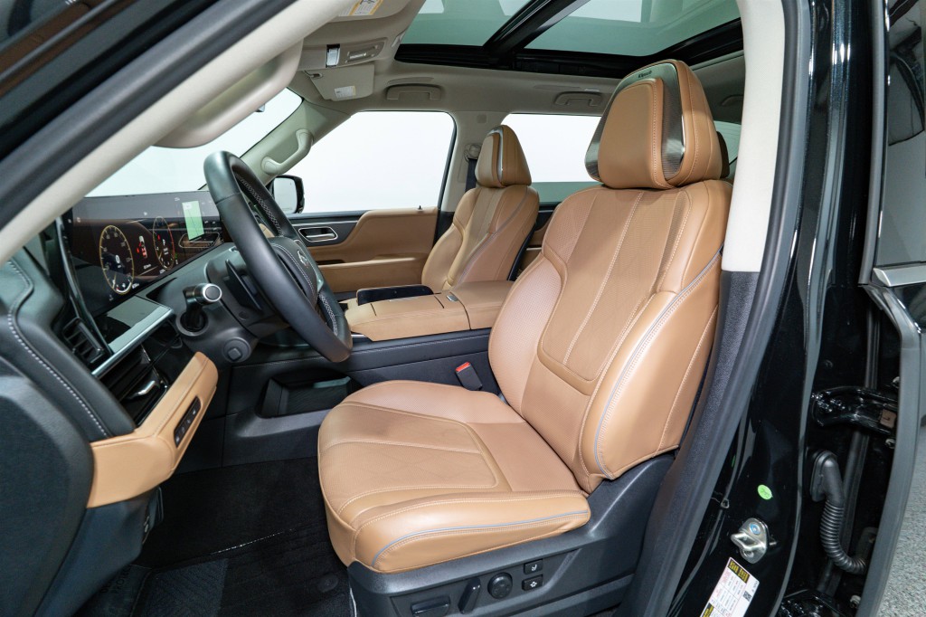 2025 INFINITI QX80 Image 17