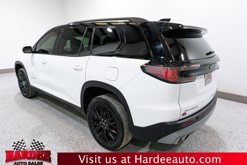 2024 GMC Acadia Image 3