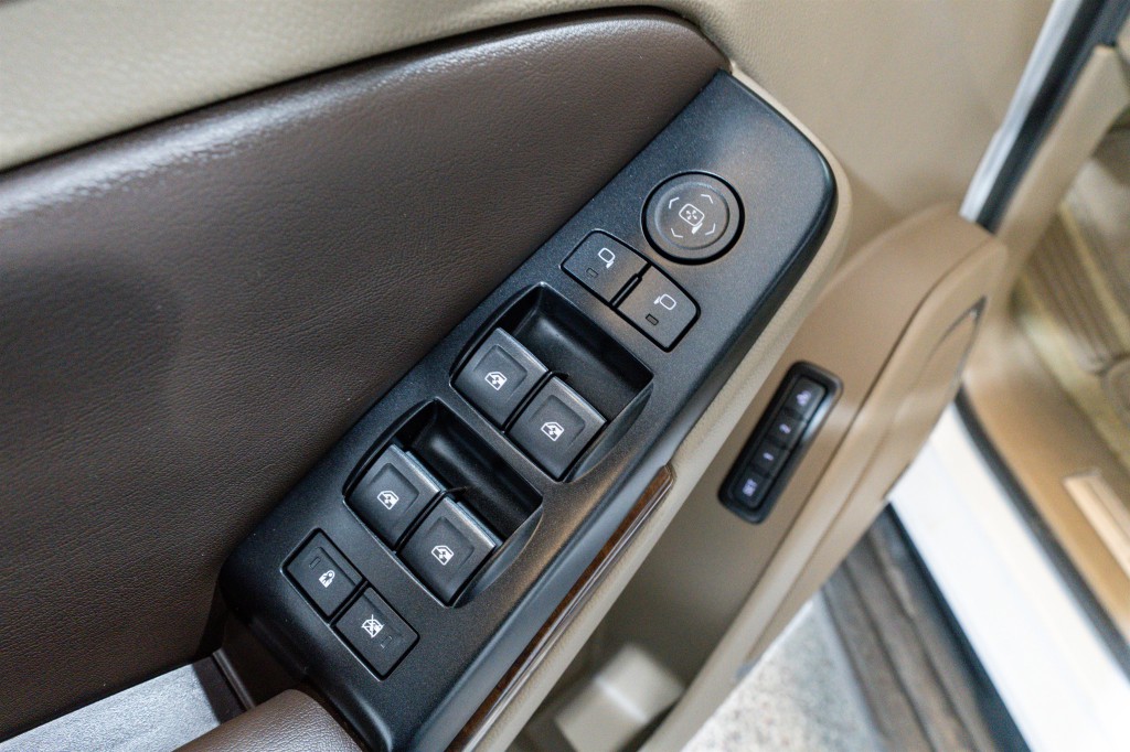 2018 Chevrolet Suburban Image 13