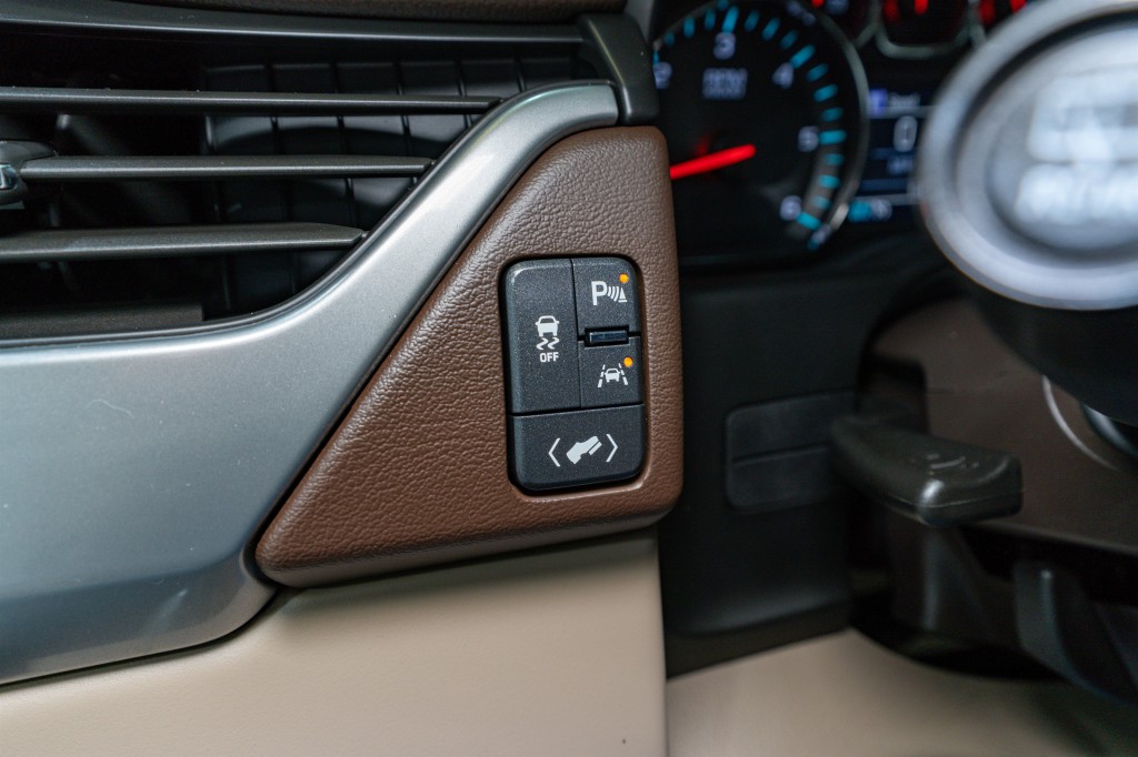 2018 Chevrolet Suburban Image 29