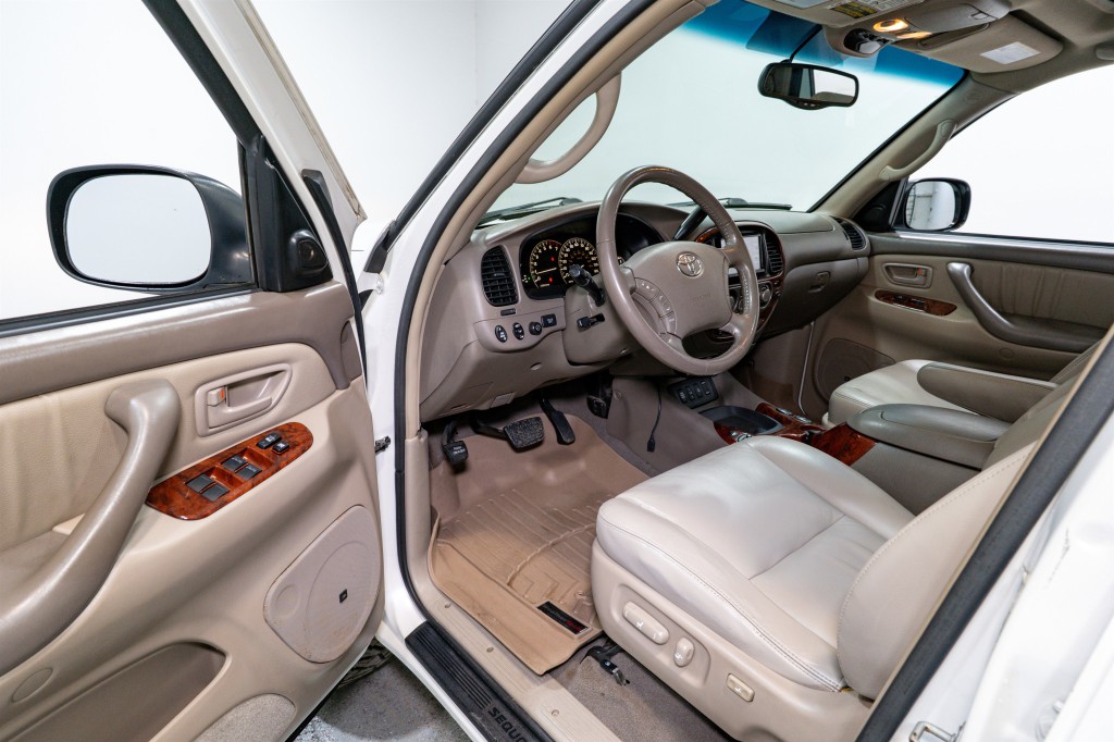 2005 Toyota Sequoia Image 10